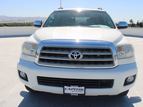 Used 2017 Toyota Sequoia Platinum RWD image 8