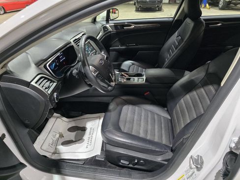 Used 2017 Ford Fusion SE w/ Equipment Group 201A image 27