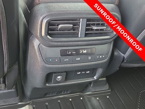 Used 2025 Honda Pilot TrailSport image 12