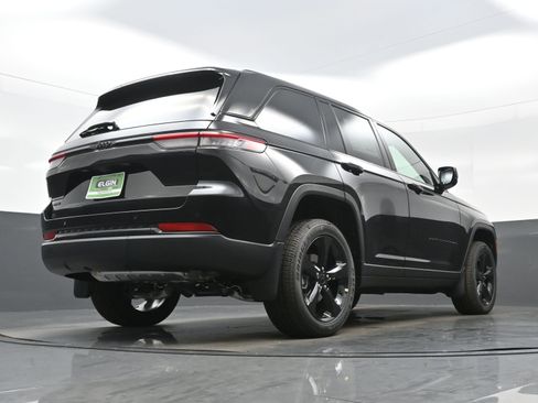 New 2025 Jeep Grand Cherokee Altitude AWD/4WD image 15