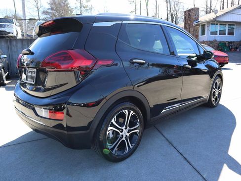 Used 2020 Chevrolet Bolt Premier w/ Infotainment Package FWD image 7