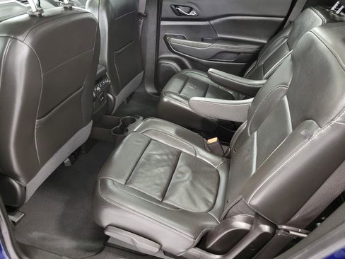 Used 2023 GMC Acadia SLT w/ Elevation Edition image 22