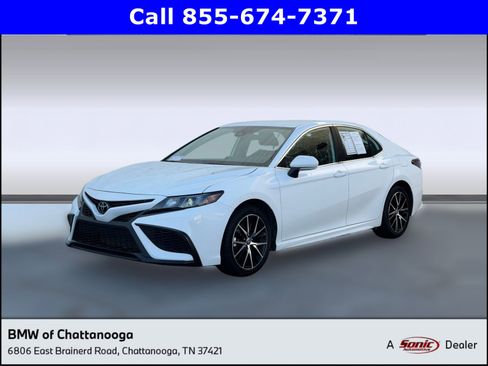 Used 2024 Toyota Camry SE image 1