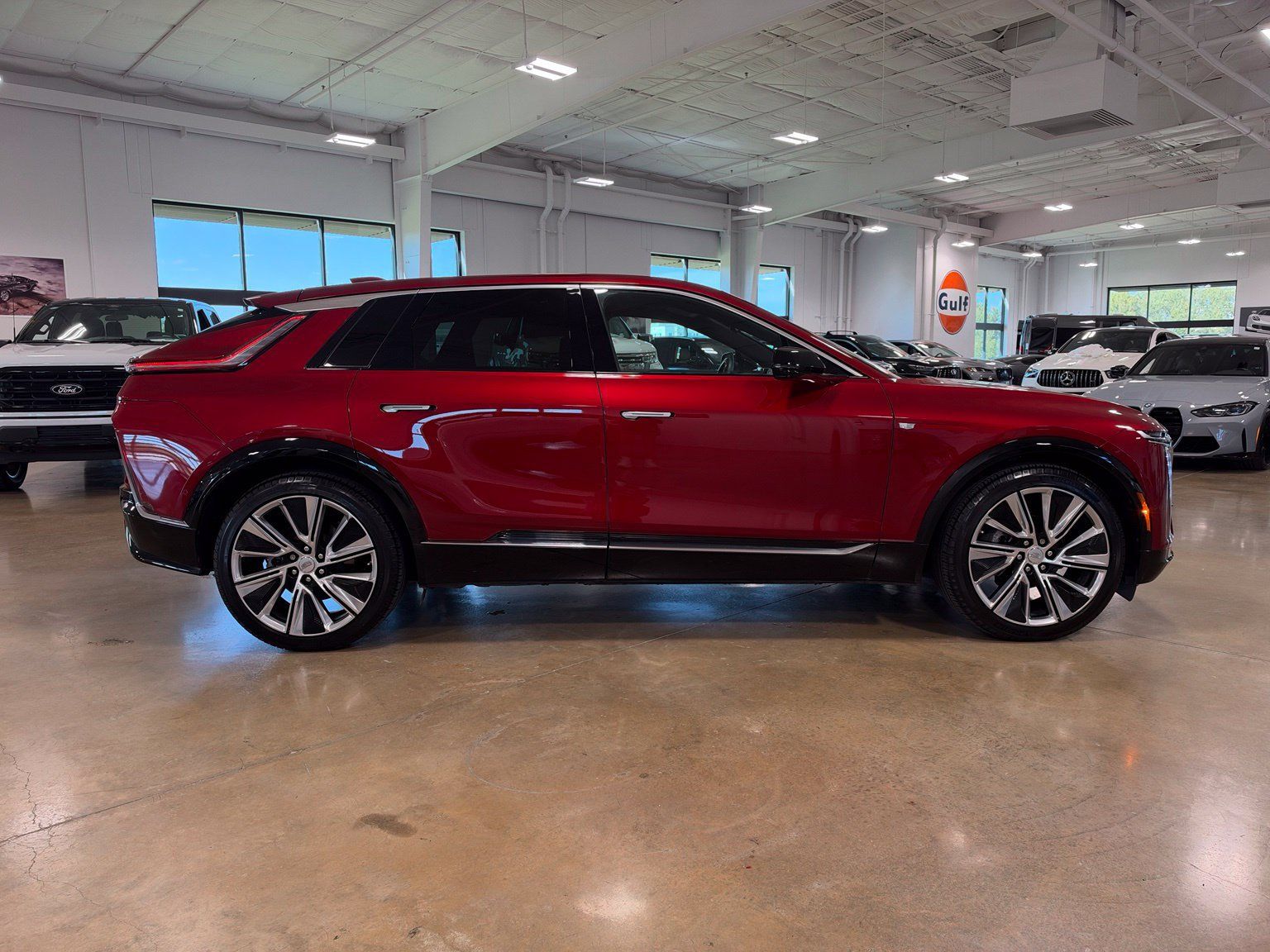 Used 2024 Cadillac Lyriq Luxury w/ LPO, Floor Liner Package AWD/4WD image 9