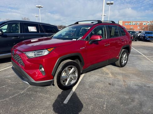 Used 2020 Toyota RAV4 Limited image 3