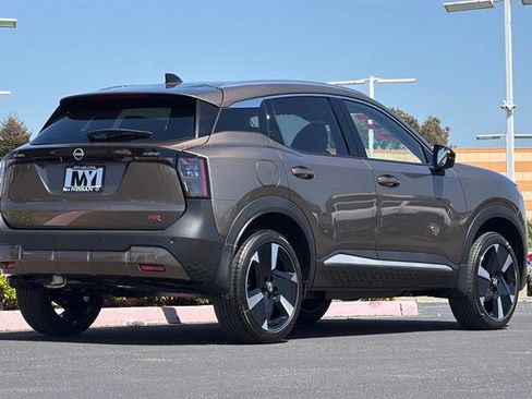 New 2026 Nissan Kicks SR FWD image 4