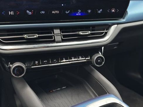 Certified 2025 Chevrolet Equinox EV LT w/ Convenience Package image 14