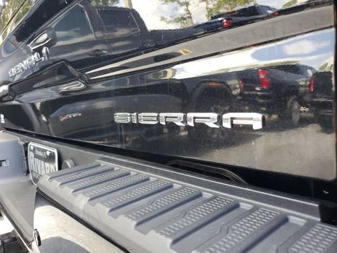 Used 2023 GMC Sierra 1500 Denali w/ Technology Package AWD/4WD image 7