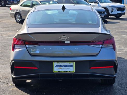 Used 2025 Hyundai Elantra Sport FWD image 12