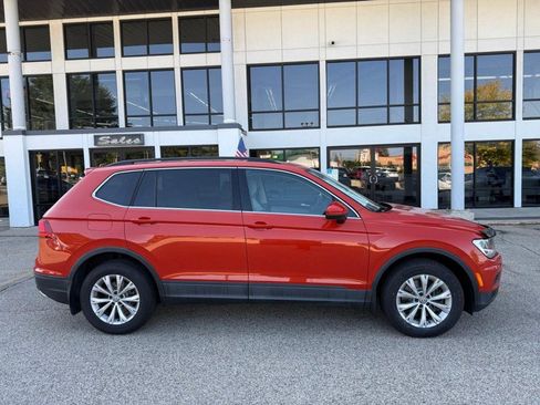 Used 2019 Volkswagen Tiguan SE w/ Panoramic Sunroof Package image 4