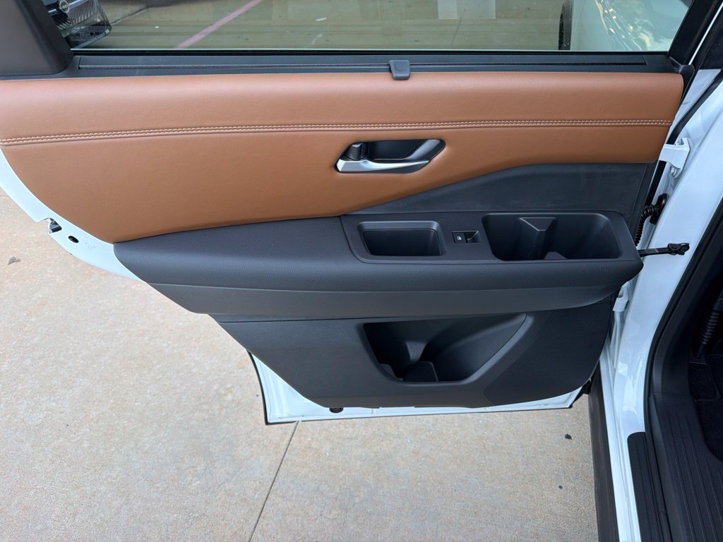 Used 2026 Nissan Pathfinder Platinum w/ Cargo Package AWD/4WD image 14
