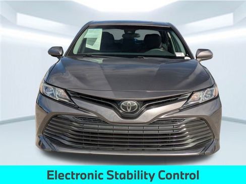 Used 2018 Toyota Camry L image 11