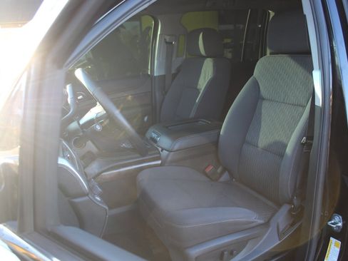 Used 2020 Chevrolet Suburban LS image 10