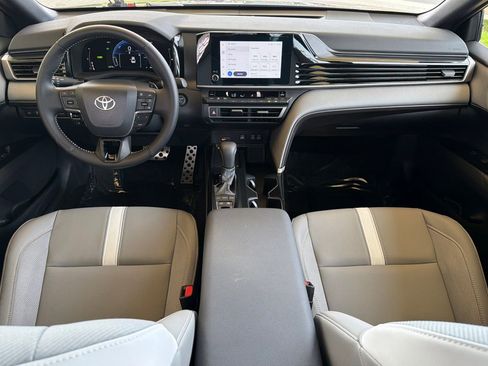 Certified 2025 Toyota Camry SE image 17