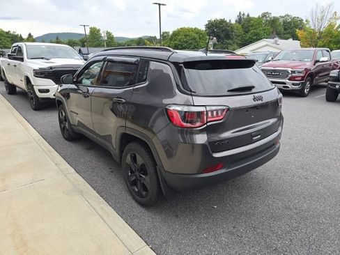 Used 2018 Jeep Compass Latitude w/ Popular Equipment Group AWD/4WD image 4