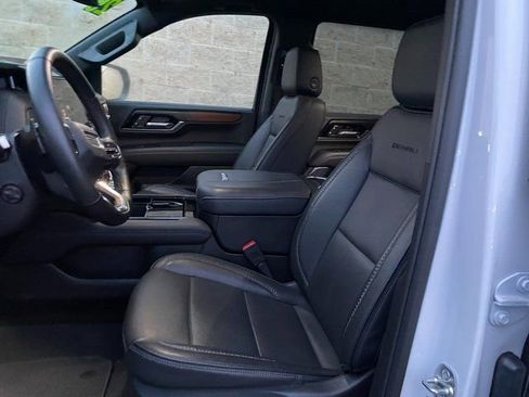 Used 2025 GMC Yukon Denali image 18