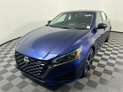 Used 2024 Nissan Altima 2.5 SR FWD image 7
