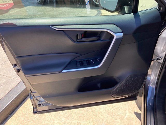 Certified 2021 Toyota RAV4 LE AWD/4WD image 12