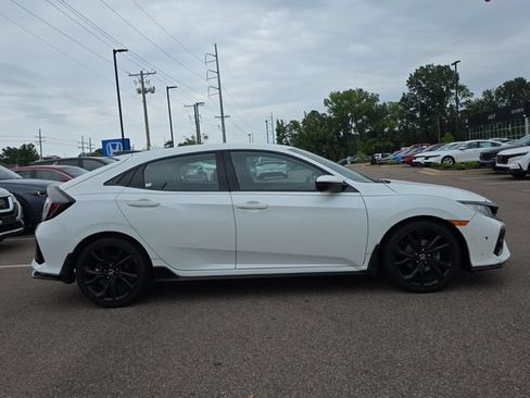 Used 2019 Honda Civic Sport image 2