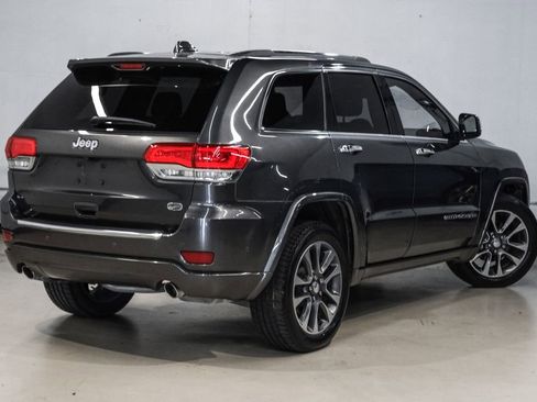 Used 2017 Jeep Grand Cherokee Overland w/ Jeep Active Safety Group RWD image 11