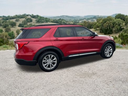 Used 2024 Ford Explorer XLT w/ Equipment Group 202A RWD image 11