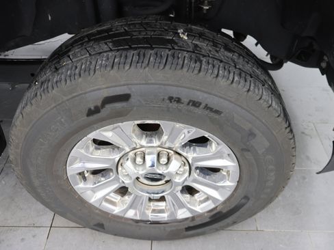Used 2018 Ford F250 XLT w/ XLT Premium Package AWD/4WD image 3
