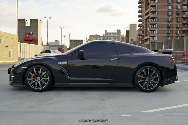 Used 2014 Nissan GT-R Premium w/ Premium Interior Package AWD/4WD image 3
