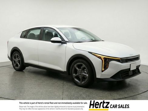 Used 2025 Kia K4 LXS image 1