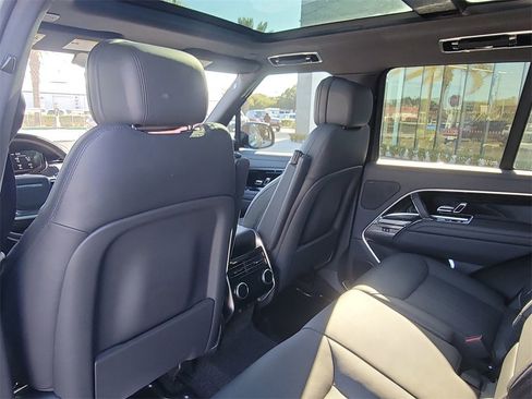 Used 2023 Land Rover Range Rover SE image 17