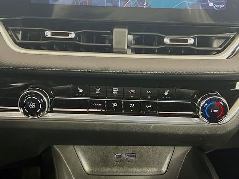 Used 2026 Chevrolet Equinox LT FWD image 18