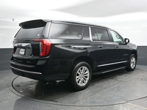 Used 2023 GMC Yukon XL SLT image 3