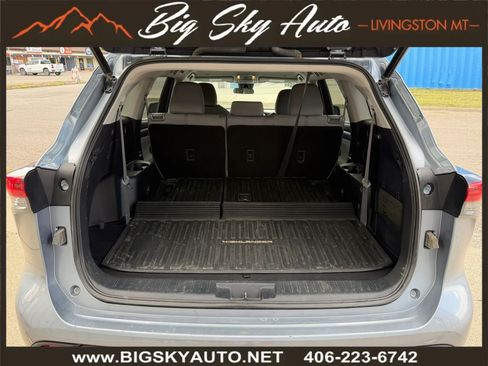 Used 2023 Toyota Highlander LE AWD/4WD image 23