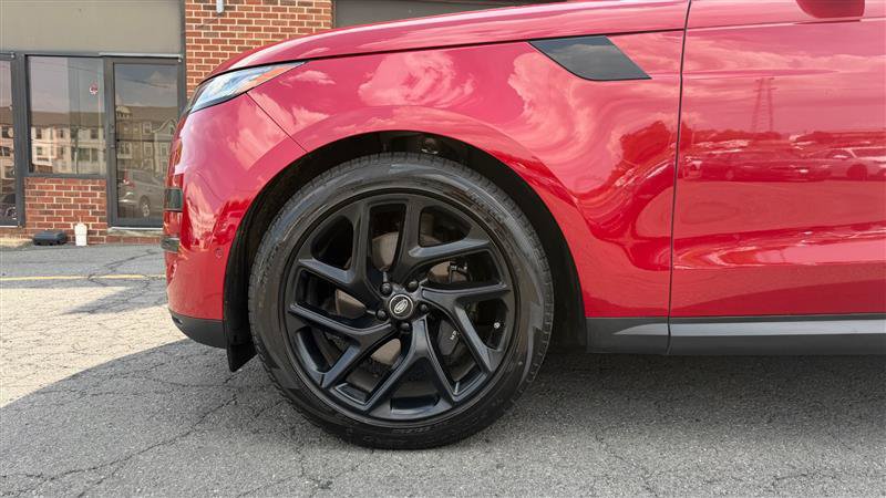 Used 2024 Land Rover Range Rover Sport SE AWD/4WD image 5