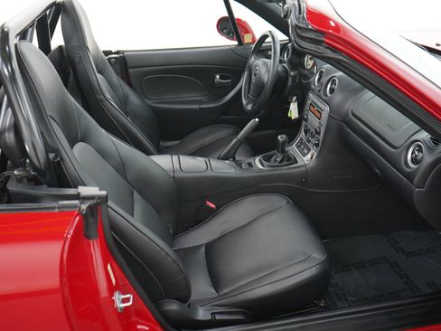 Used 2005 MAZDA MX-5 Miata LS w/ Sports Look Appearance Pkg RWD image 11