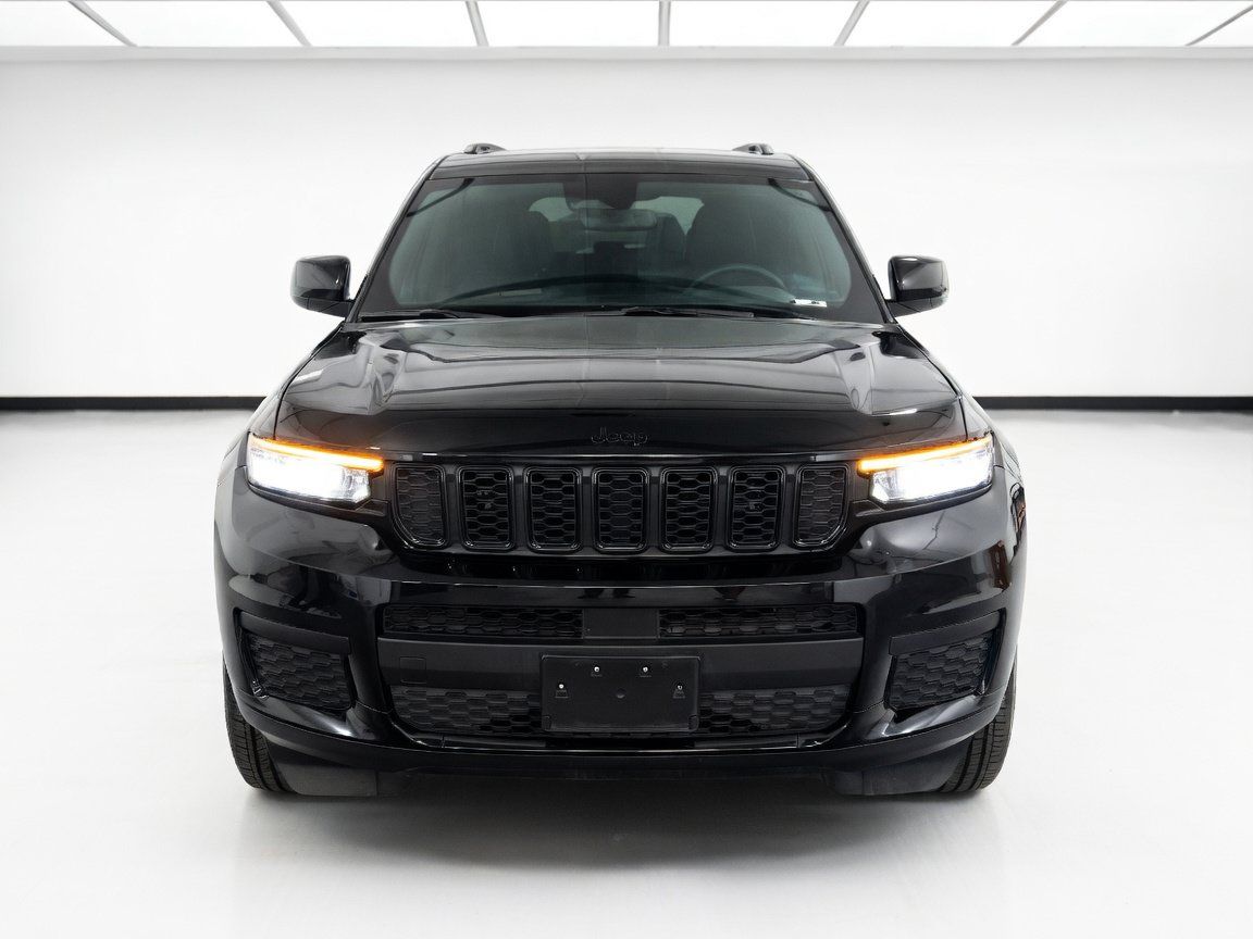 Used 2024 Jeep Grand Cherokee L Laredo AWD/4WD image 2