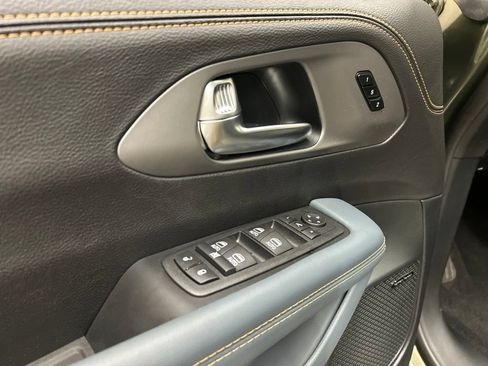 New 2027 Chrysler Pacifica Pinnacle w/ Theater Group AWD/4WD image 26