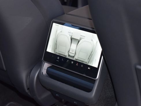Used 2026 Tesla Model Y AWD image 16