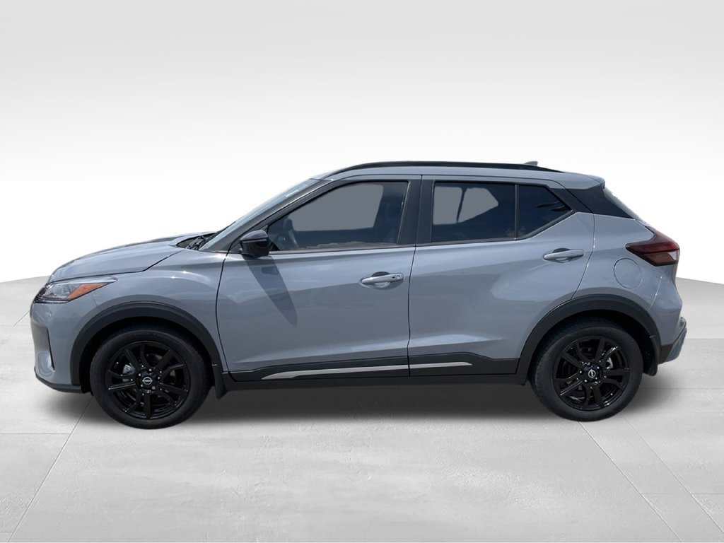 Used 2024 Nissan Kicks SR w/ SR Premium Package FWD image 31