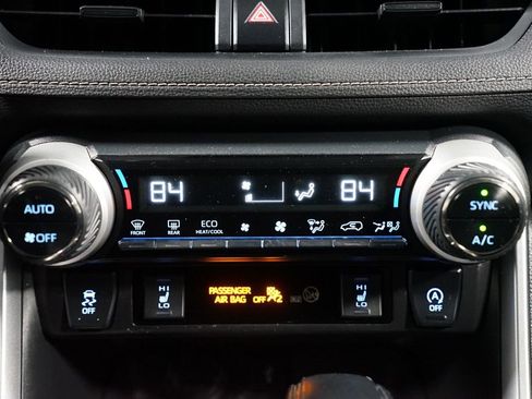 Used 2020 Toyota RAV4 XLE image 19