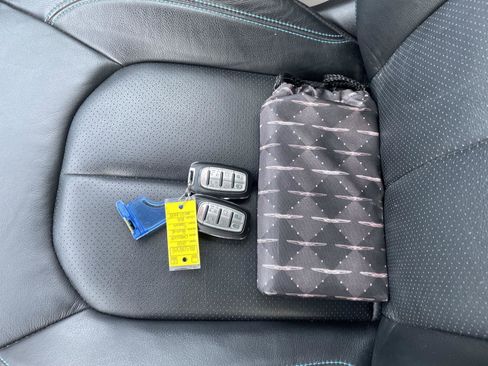 Used 2021 Chrysler Pacifica Touring-L w/ Premium & Safety Sphere Group image 28