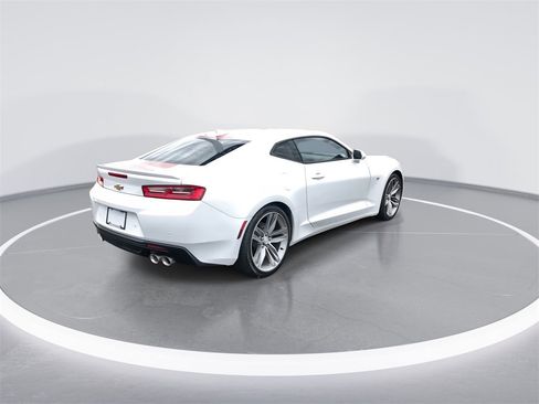 Used 2017 Chevrolet Camaro LT image 8
