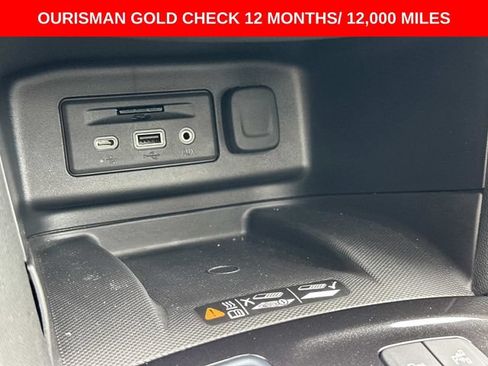 Used 2023 Chevrolet Equinox Premier AWD/4WD image 25