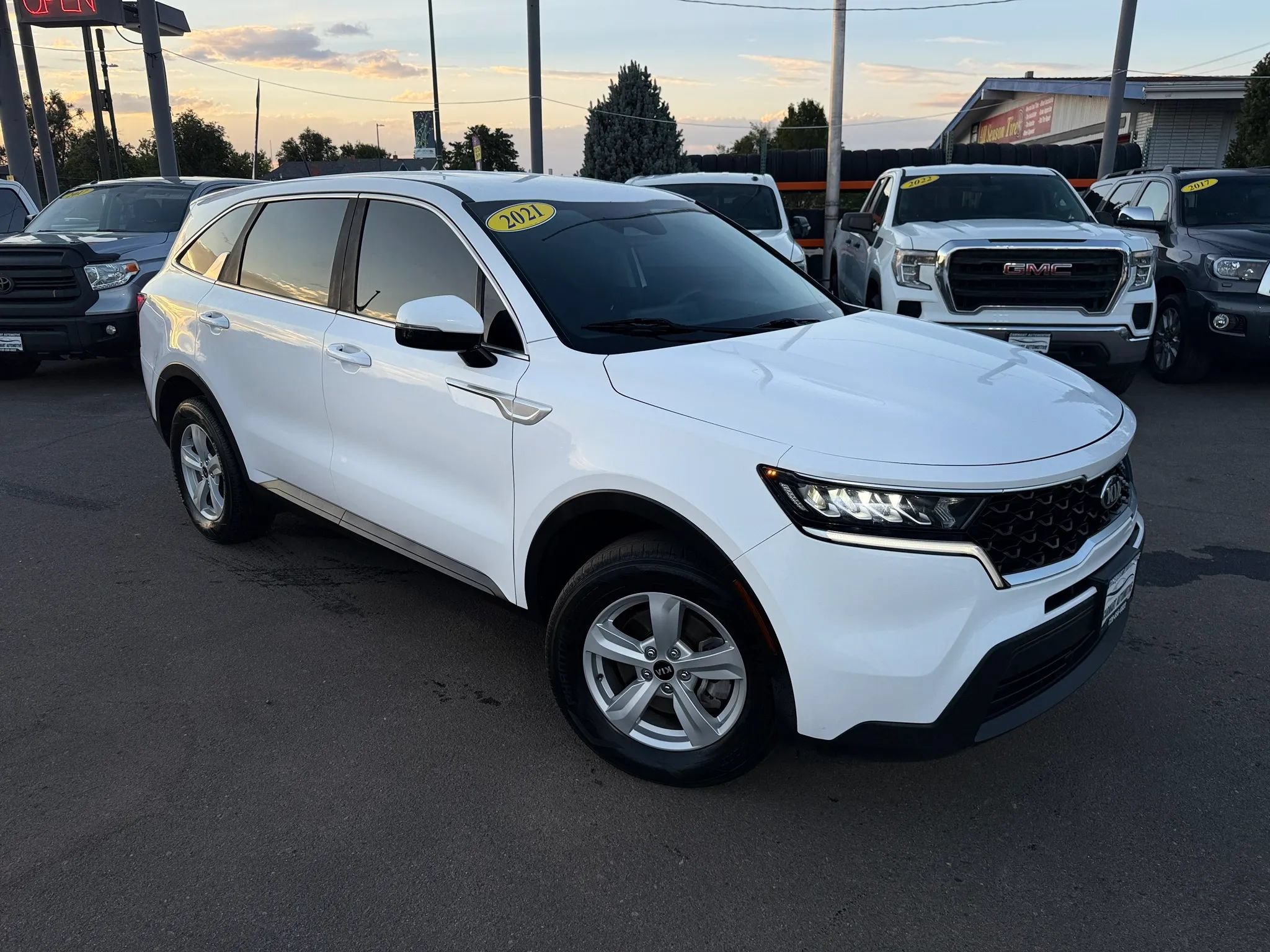 Used 2021 Kia Sorento LX AWD/4WD image 3