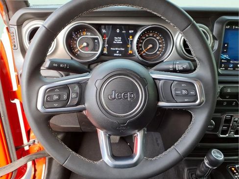 Used 2023 Jeep Gladiator Overland AWD/4WD image 22