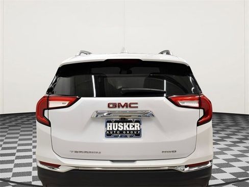 Used 2024 GMC Terrain SLT image 11