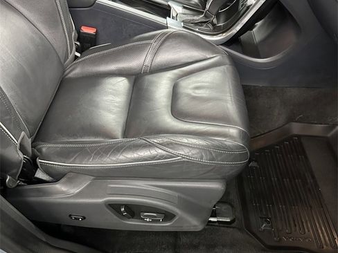 Used 2017 Volvo XC60 T6 R-Design w/ Climate Package image 44