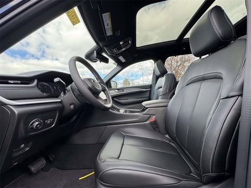 New 2025 Jeep Grand Cherokee Limited w/ Luxury Tech Group II image 14