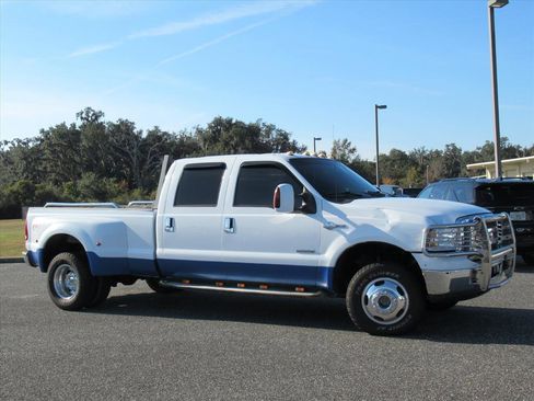 Used 2006 Ford F350 Lariat image 2