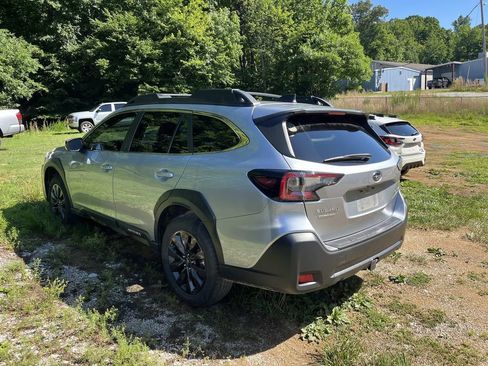 Certified 2025 Subaru Outback Premium AWD/4WD image 4