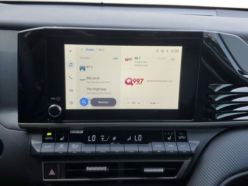 Used 2025 Toyota Camry SE image 24